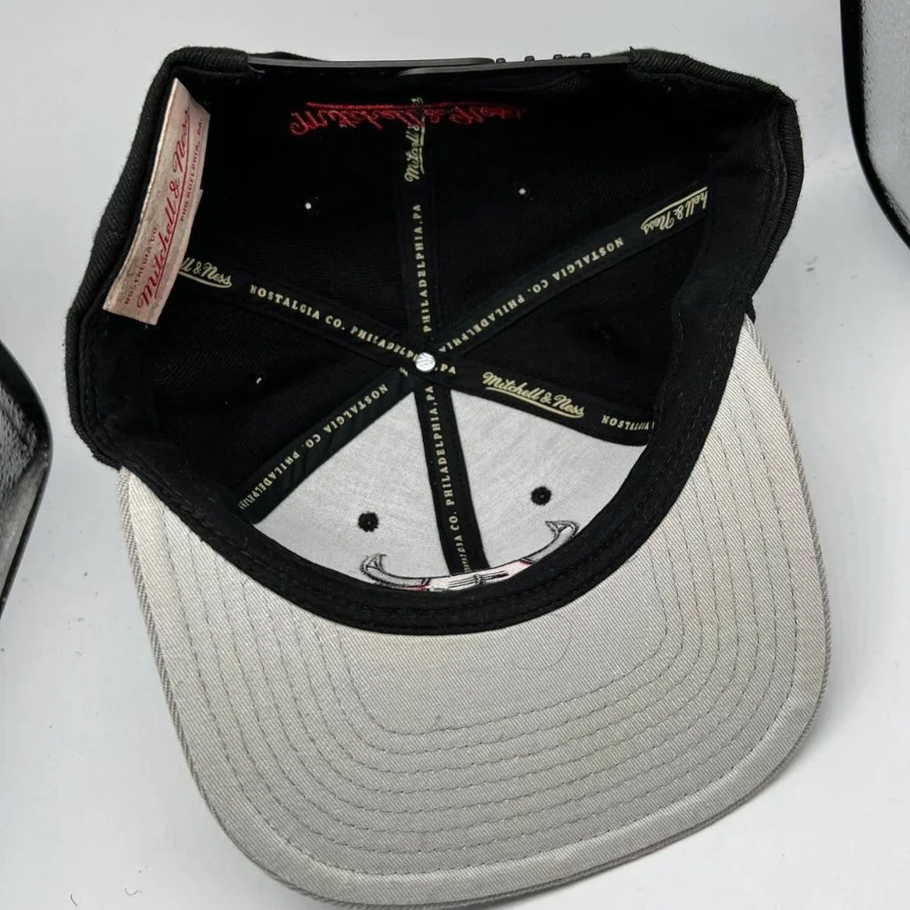 Air Jordan Chicago Bulls NBA Black Red Mitchell & Ness Hat Snapback Cap Men - Picture 6 of 7